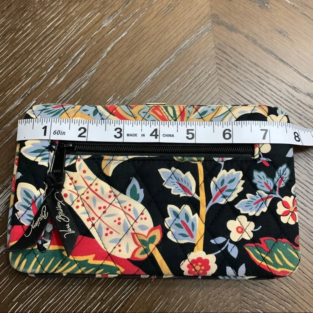 Vera Bradley 2010 Versailles quilted cloth clutch